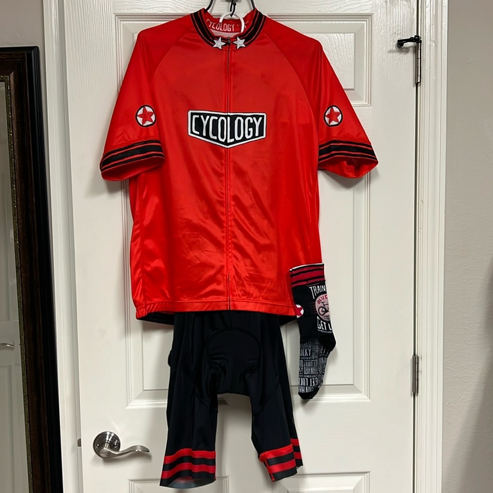 Cycology Men’s Full Cycling Kit, Like New! Jersey,Bibs,Socks. XL Great Kit!